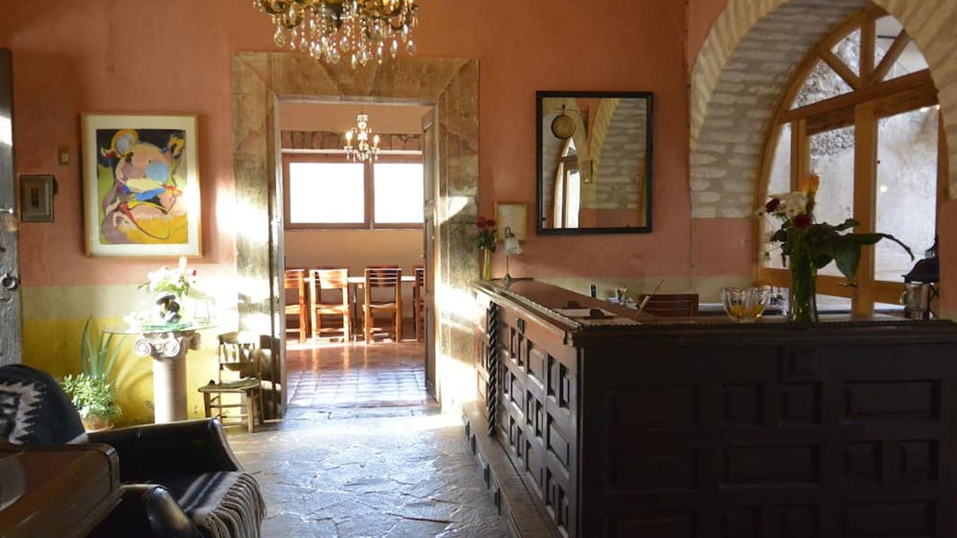 Hotel Amor y Paz