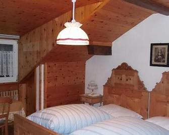 Hotel Pausa - Montan - Schlafzimmer