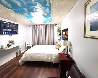 Cozy and Quiet Homestay with Private Bathroom - Toronto - Bedroom