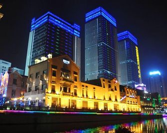 Designer's Apartment (Wuhan Tanhualin) - Wuhan - Building