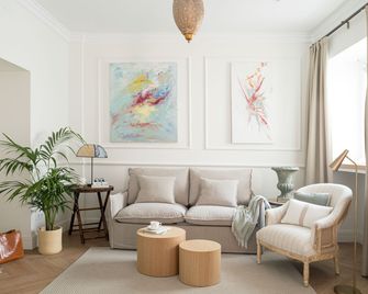 Mylu Suites by Puerta Catedral - Seville - Huiskamer