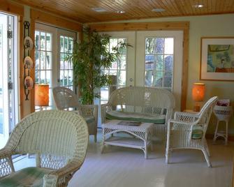 The Pines Motorlodge - Douglas - Living room