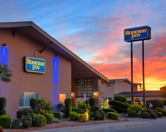 Rodeway Inn Near University-Gateway to Yosemite - Merced - Building