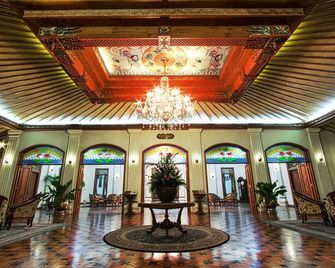 كوسوما ساهيد برينس هوتل - سوراكارتا - ردهة