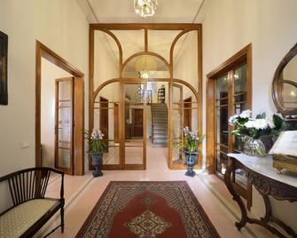 Deluxe Room Nero su Bianco with A/C and Private Bathroom in Villa le Facezie B&B - Terranuova Bracciolini - Lobby