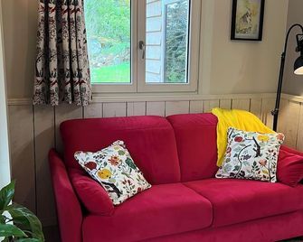 'EL BAYOU' cosy wooden cottage for 2 people on the edge of the forest - Le Chambon-sur-Lignon - Living room