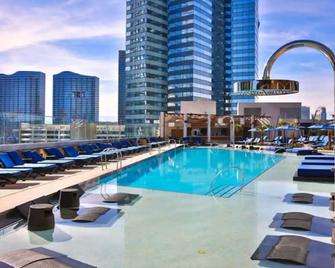 Outstanding Jockey Club Condos On The Strip - Paradise - Pileta