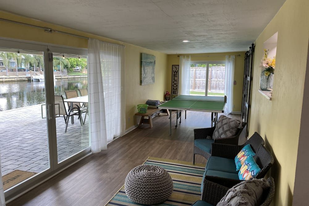 Water Front Home Heated Pool - أواكلاند بارك - غرفة معيشة