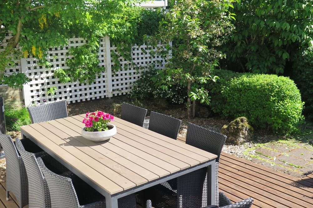 Beautiful Icelandic family home with stunning views - Gardabaer - פטיו