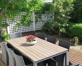Beautiful Icelandic family home with stunning views - Gardabaer - פטיו