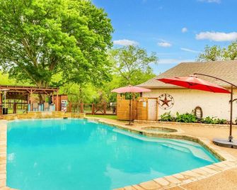 Lake house with Hot tub 4 Bedroom and 3 Bath - Rowlett - Pool