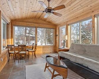 Eagles Rest On Whitefish - Pine River - Sala de estar