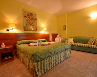 Hotel Parco Degli Ulivi - Pineto - Habitación