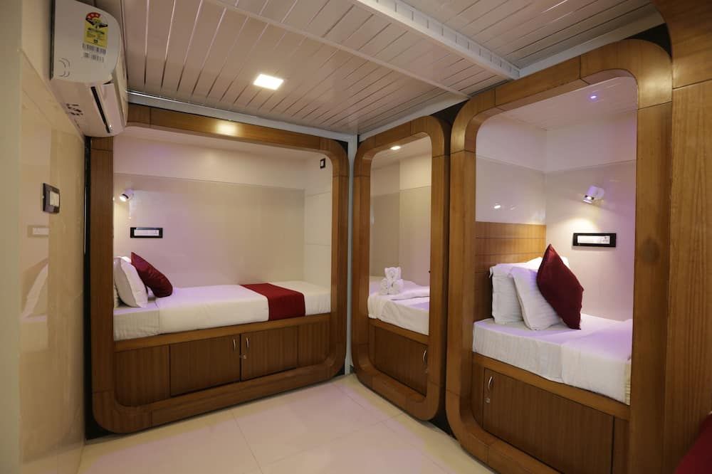 Qubestay Airport Capsule Hotel & Hostel - Mumbai
