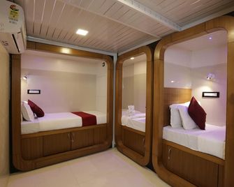 Qubestay Airport Capsule Hotel & Hostel - Mumbai
