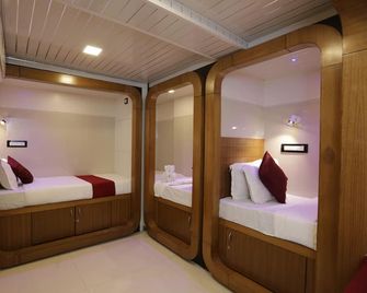 Qubestay Airport Capsule Hotel & Hostel - Mumbai