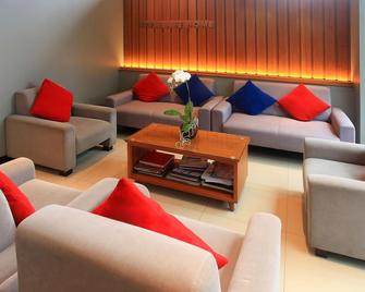 Ivory Hotel Bandung - Bandung - Living room