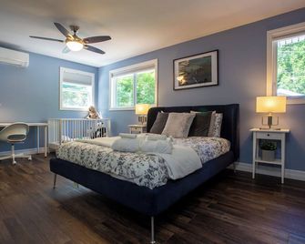 Maple's Serene Spa Retreat with Hot Tub and Private Lake Trail Access - Lower Sackville - Bedroom