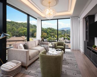 Hotel Indigo Gatlinburg Downtown By IHG - Gatlinburg - Bedroom