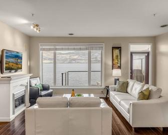 3 Bdrm Waterfront Long Term! Only Those Who Lost Homes - West Kelowna - Living room