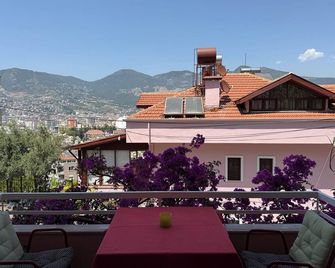 Duplex House on the Castle Road with a Sea view - Alanya - Ban công