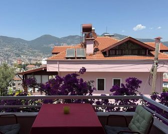 Duplex House on the Castle Road with a Sea view - Alanya - Ban công