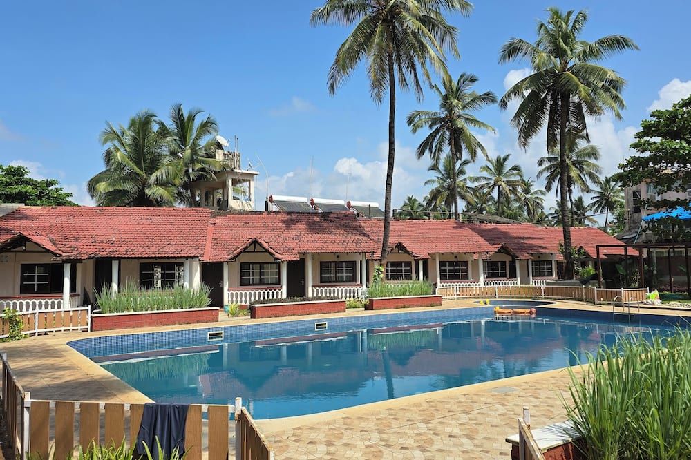 M Beach Resort - Colva - Piscina