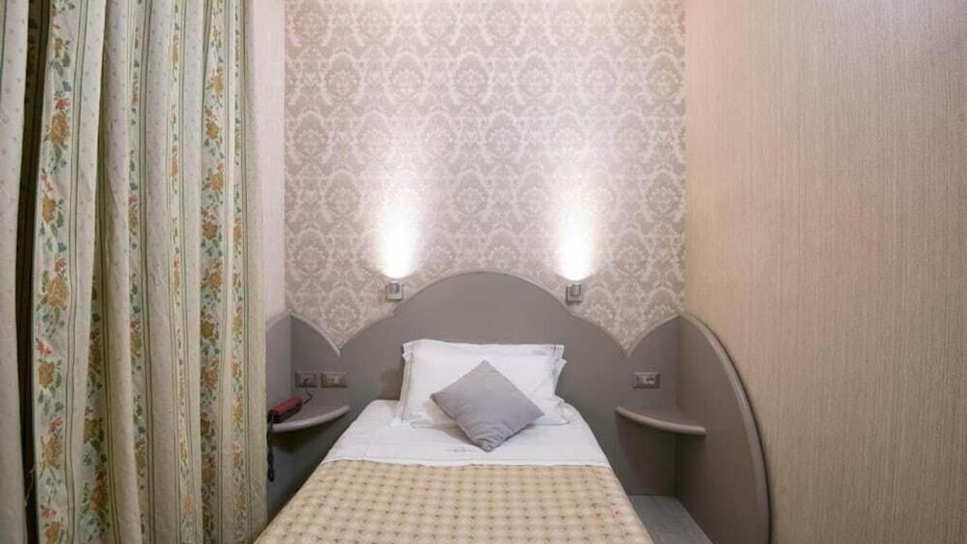 Marchi Hotel