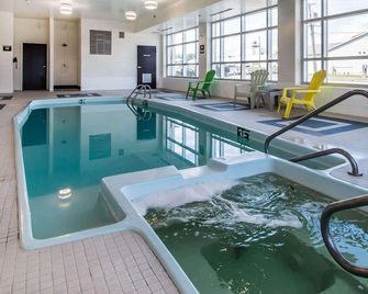 Quality Inn - Moncton - Pool
