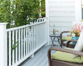 West Neck Guesthouse - Shelter Island Heights - Balkón