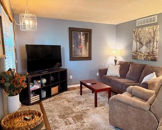 Great location duplex - Stevens Point - Olohuone