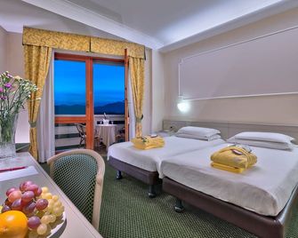 Hotel Terme Antoniano - מונטגרוטו טרמה - חדר שינה