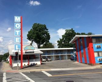 Village Motel - Ellenville - Building