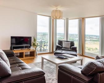 City Apartments Milton Keynes Vizion - Milton Keynes - Living room