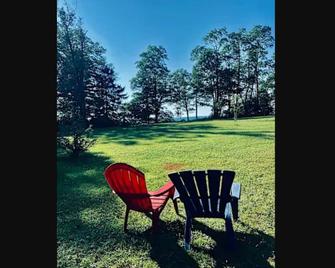Lake Erie Hosta Cabin - Fredonia - Patio
