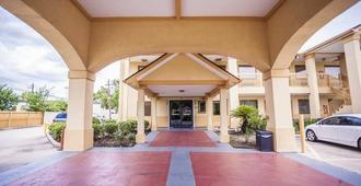 Downtowner Inn and Suites - Houston - Building