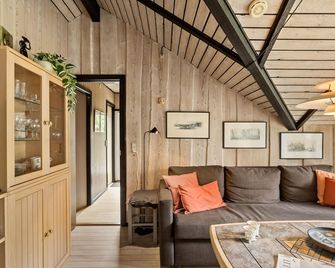 Lovely Home In Rødby With Wifi - Rodby - Вітальня