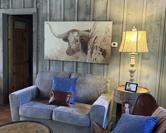 Cozy,Texas barn apartment is waiting for you! - Waxahachie - Huiskamer