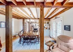 Cozy Modern Farmhouse - Wallingford - Dining room