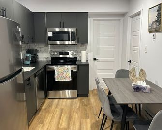 Cozy 2 Bedroom Basement - Regina - Kitchen