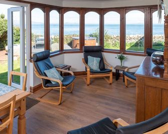 Shell Cottage - a cottage that sleeps 6 guests in 3 bedrooms - Whithorn - Soggiorno