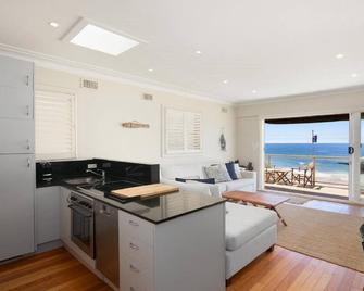 On The Beach #13 Beachfront, Ocean Views Accom Holidays - Wamberal - Wohnzimmer
