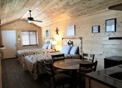 Drift Lodge - Island Park - Bedroom
