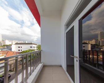 OYO 657 Elite Residence Central Park Mall By Tos - Yakarta - Balcón