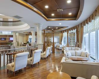 Alva Donna Beach Resort Comfort - Side - Lounge
