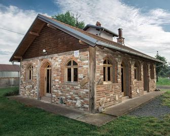 Amazing Home In Gornji Bogicevci With Sauna - Nova Gradiška - Building