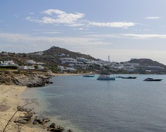 Lithos by Spyros & Flora - Agios Ioannis
