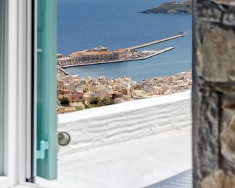 Wind Tales - Ερμούπολη - Μπαλκόνι