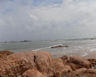 The Red Keep - Nilaveli - Playa