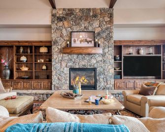 Heritage by Avantstay Luxe Oregon Retreat + Deck - Powell Butte